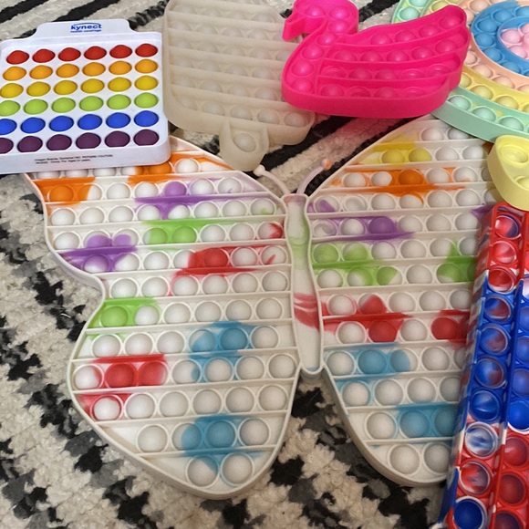 Bundle of Kids Fidgets 💕 - Picture 2 of 3